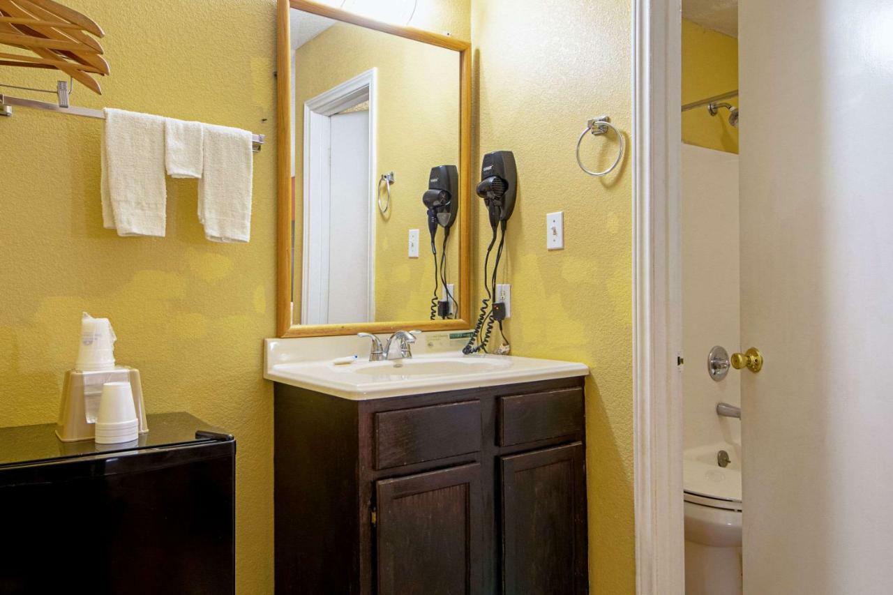 Economy Inn & Suites Denton Dış mekan fotoğraf