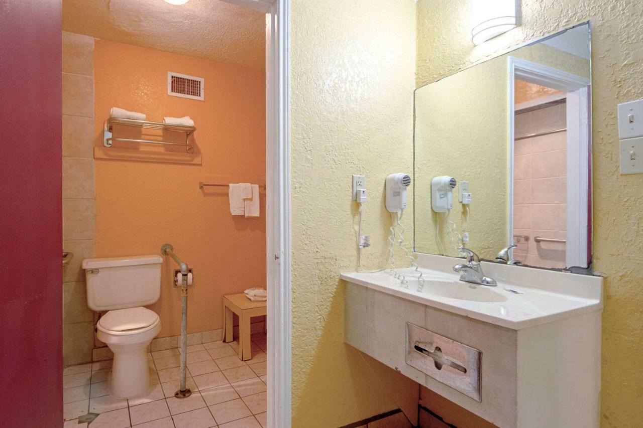 Economy Inn & Suites Denton Dış mekan fotoğraf