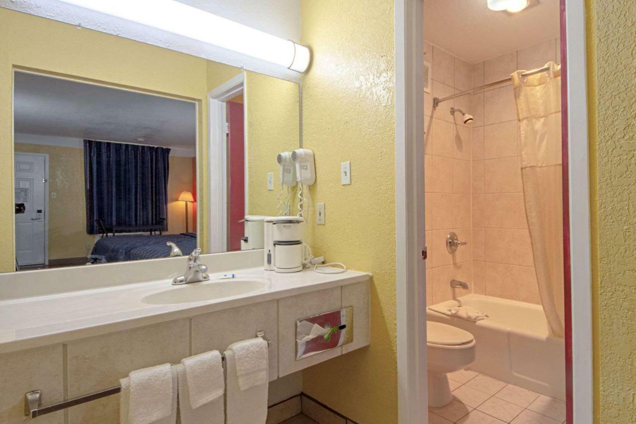 Economy Inn & Suites Denton Dış mekan fotoğraf