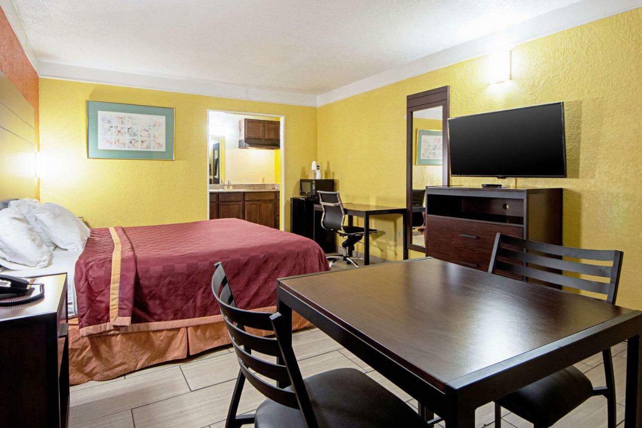 Economy Inn & Suites Denton Dış mekan fotoğraf