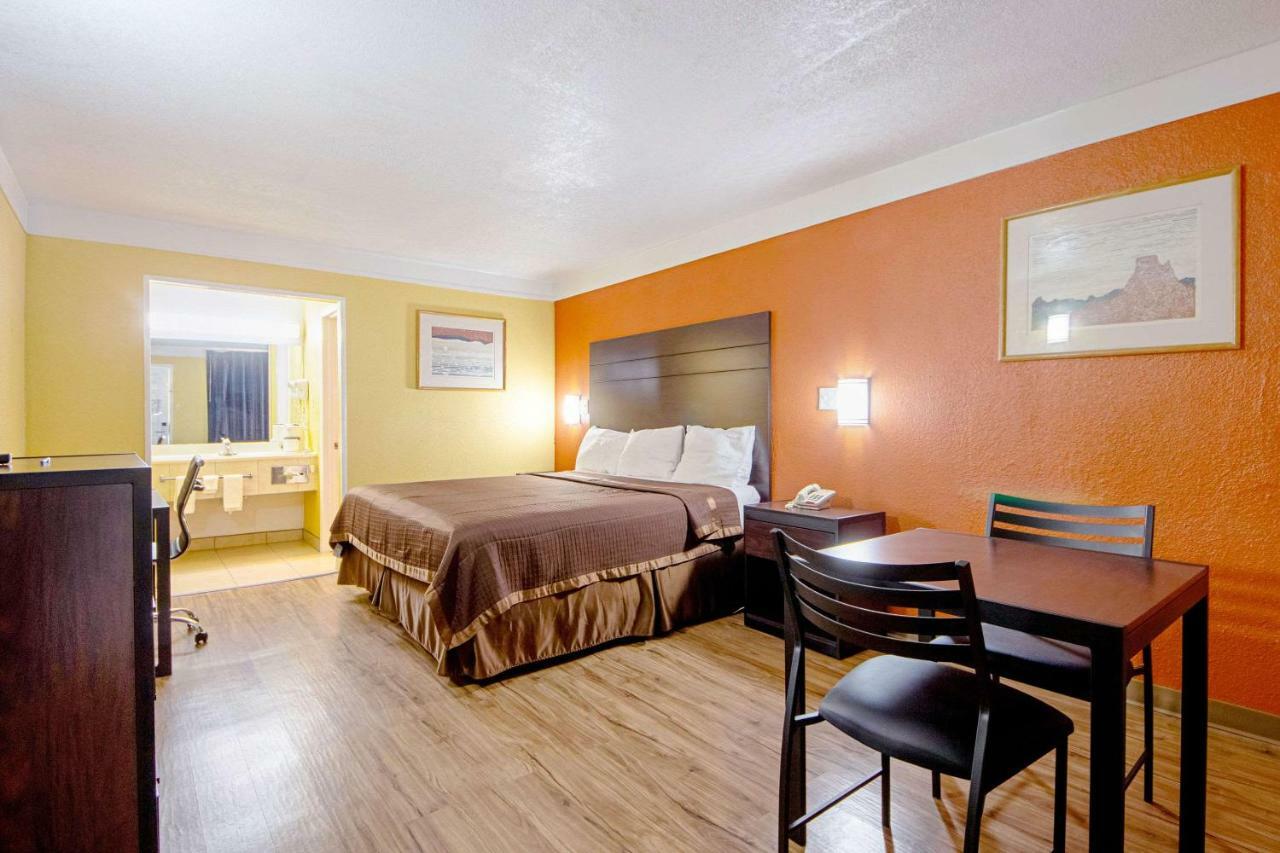 Economy Inn & Suites Denton Dış mekan fotoğraf