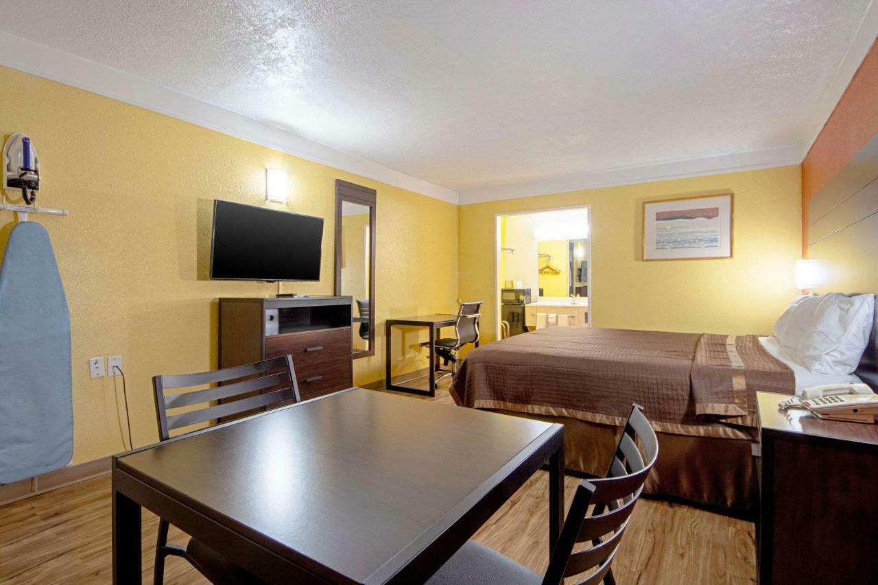 Economy Inn & Suites Denton Dış mekan fotoğraf