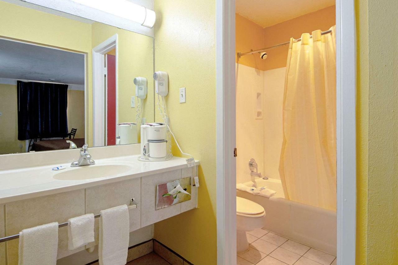 Economy Inn & Suites Denton Dış mekan fotoğraf