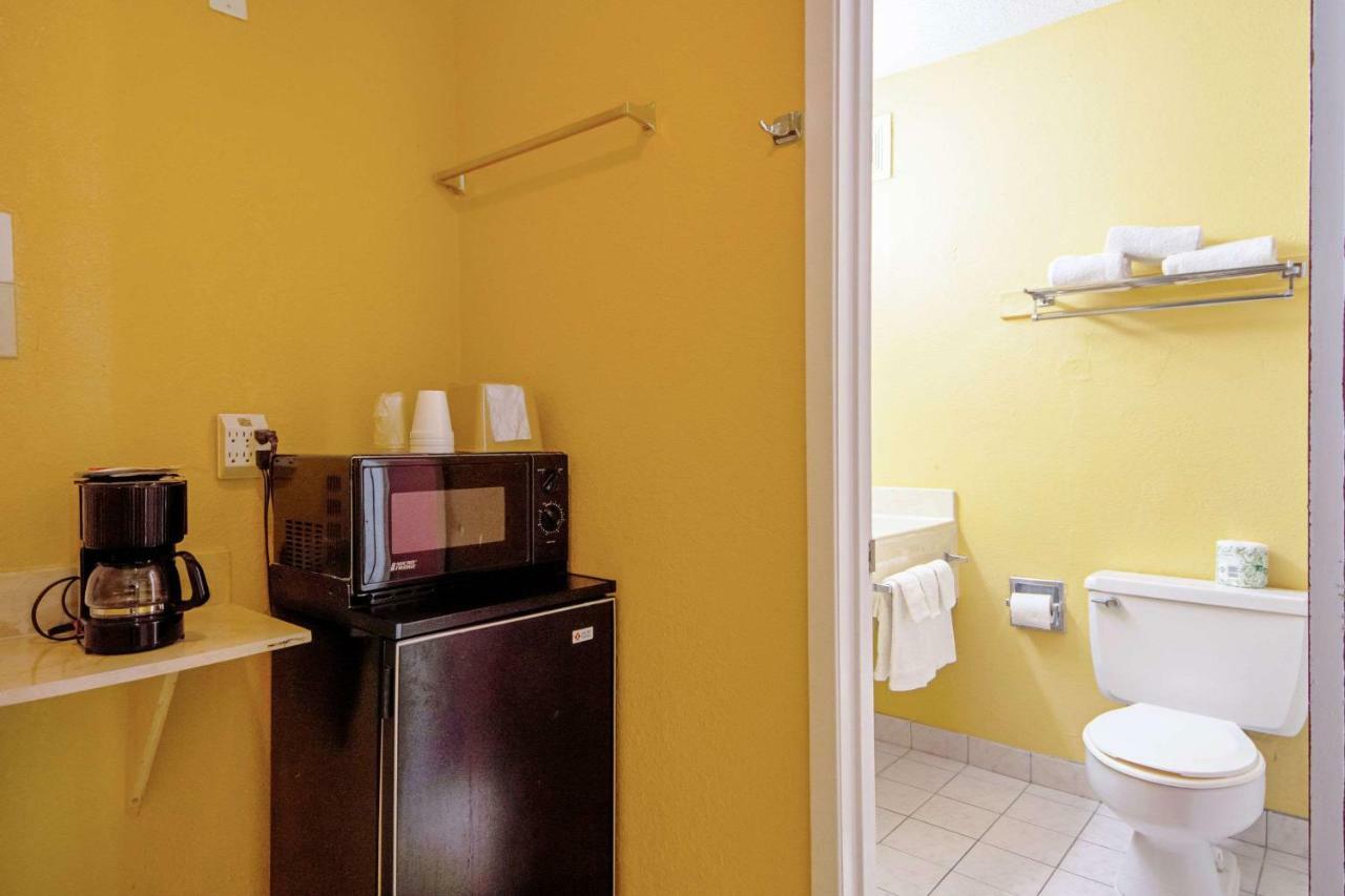 Economy Inn & Suites Denton Dış mekan fotoğraf